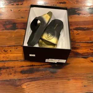 Versace slipper,great condition authentic unisex size 31-32